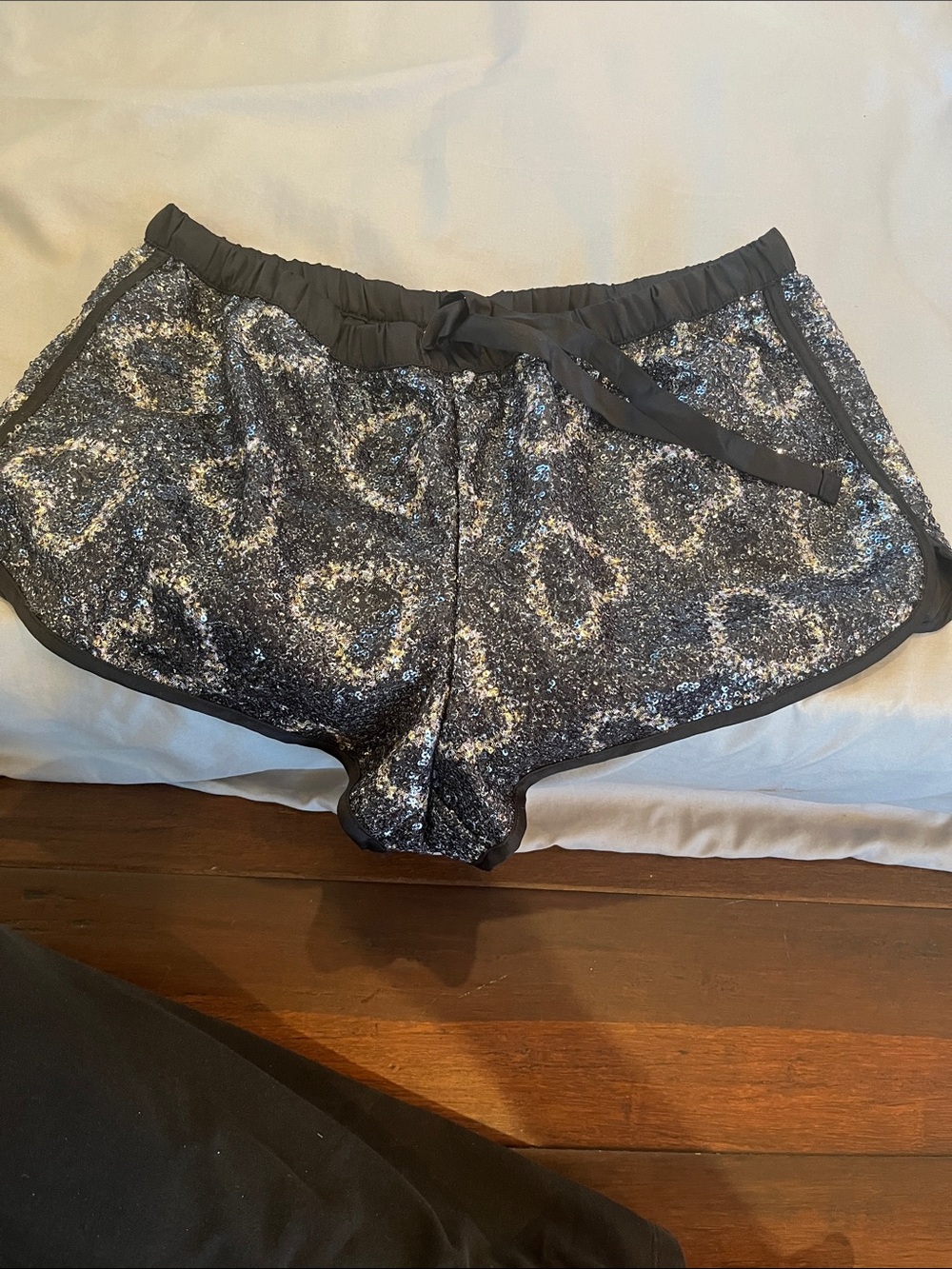 NWOT Victoria Secret small world Sequin Heart Print Black Women's Shorts